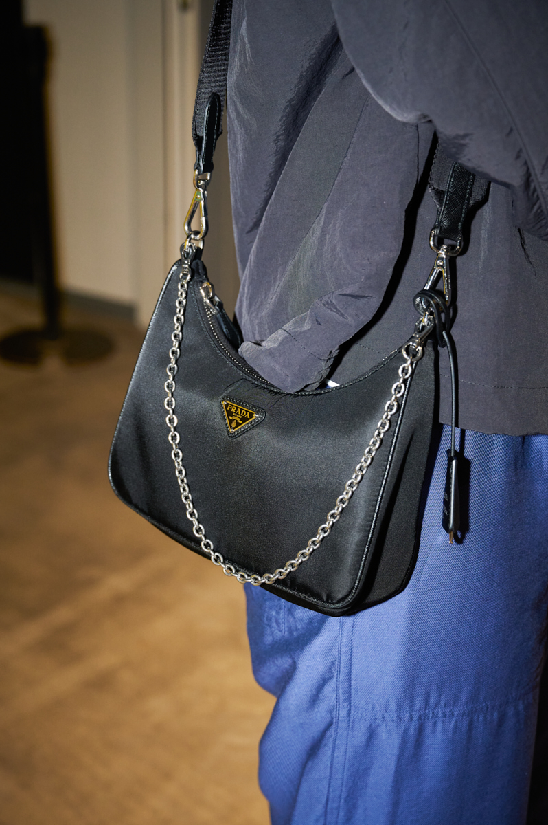 PRADAのナイロンショルダーバッグ