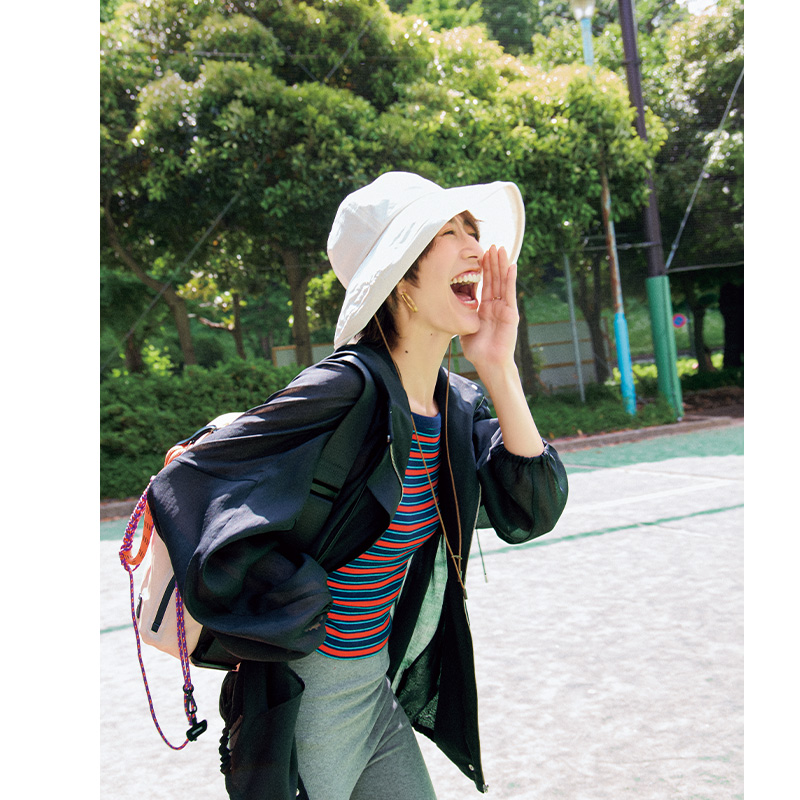 秋キャンプにおすすめのUVカット付きアウター×レギンスの神山まりあさん