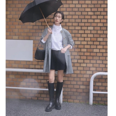 【秋アウター】チェック柄で秋気分！モノトーンコーデに羽織ってきれいめに