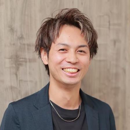 ヘアメディカルサロン銀座店長。毛髪診断士の杉本 尚也さん顔写真