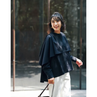 【キレイめママ】のネイビーコーデに華やかブラウス×パンツが好バランス