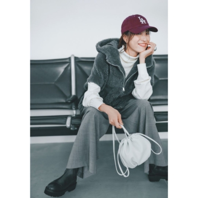 【ボアベスト】で秋冬コーデに華やかさを！便利なミドル丈はデイリーに活躍