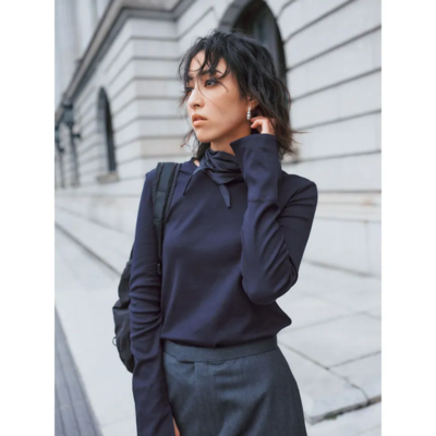 【保護者会ママ】スカーフ付きトップスで上品＆オシャレを両立！