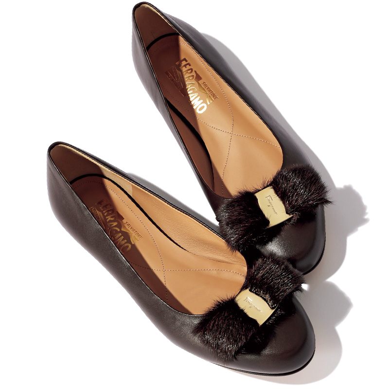 美品SalvatoreFerragamo VARINA LUX フラットシューズ SalvatoreFerragamo ヴァリナ ファー フラットシューズ 7.5 フェラガモ