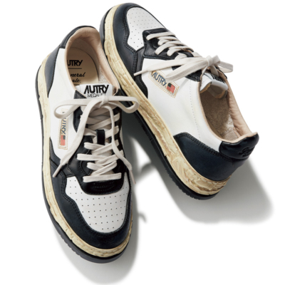 【スニーカー速報】人気ブランドの“別注”にママ熱視線！どんな服も一気に今っぽく