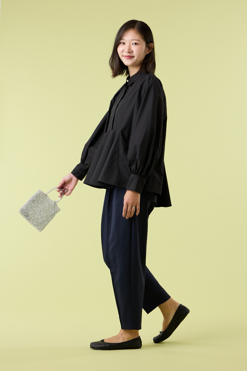 クラウドチームVERY杉山美保の[THREE SQUARE]ペプラムフレアブラウスコーデ