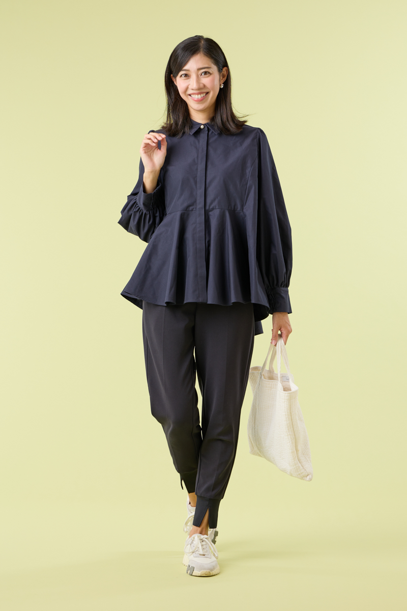 クラウドチームVERY青山美沙子の[THREE SQUARE]ペプラムフレアブラウスコーデ