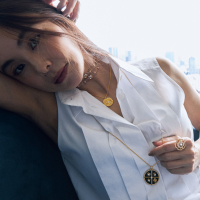 【シャネル】差がつくジュエリーは『大ぶりペンダント』が新定番