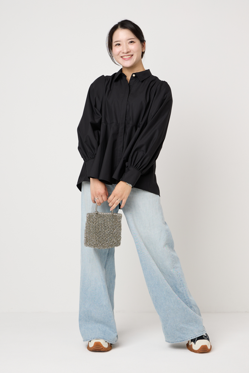 クラウドチームVERY開坂沙耶の[THREE SQUARE]ペプラムフレアブラウスコーデ