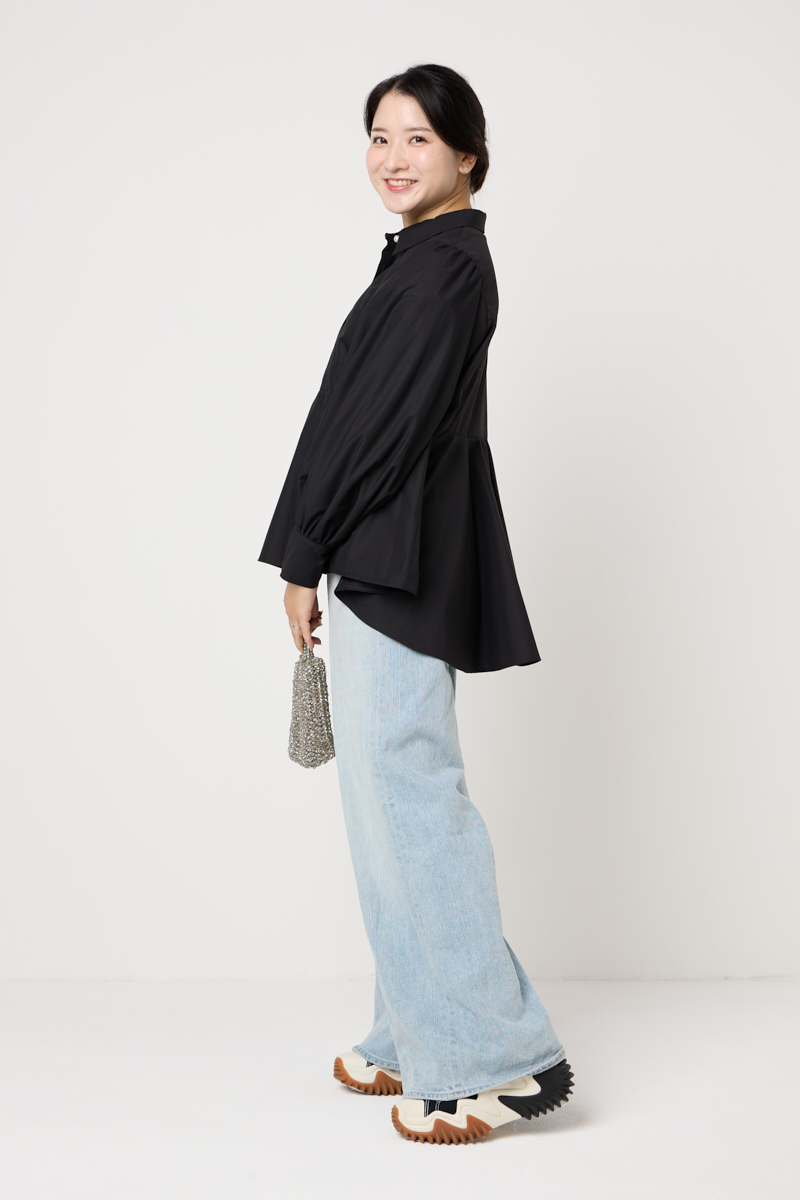 クラウドチームVERY開坂沙耶の[THREE SQUARE]ペプラムフレアブラウスコーデ