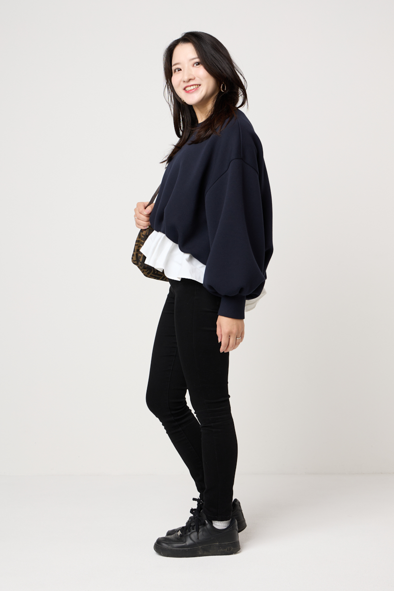 クラウドチームVERY開坂沙耶の[THREE SQUARE]モチモチフリルプルオーバーコーデ