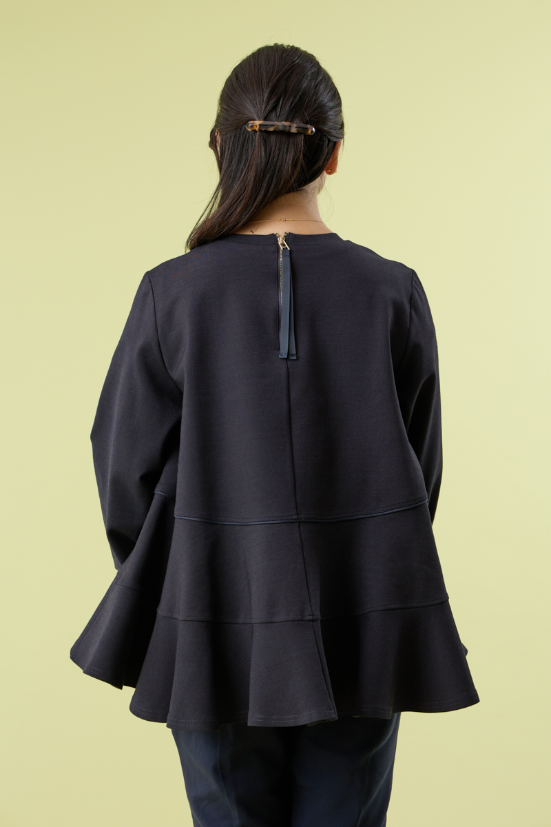 クラウドチームVERY開坂沙耶のフレアボーダープルオーバーコーデ