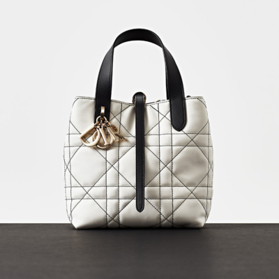 【相棒バッグ】新定番は“ダークカラーの季節”に映える『白』が主役！