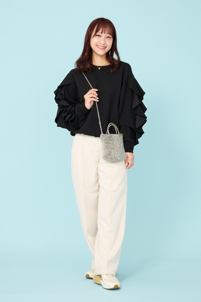 クラウドチームVERY堀莉奈の[ALEGRE]フリルスリーブスウェットコーデ