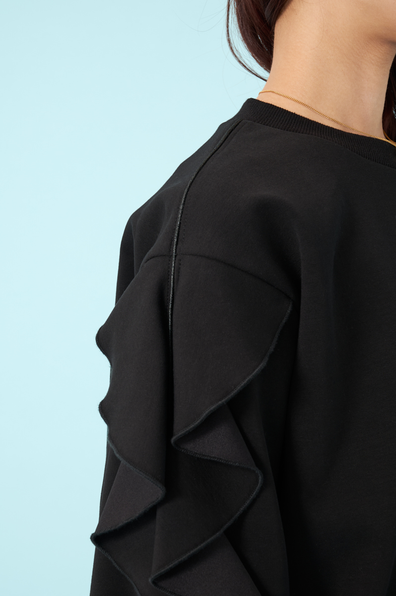 クラウドチームVERY堀莉奈の[ALEGRE]フリルスリーブスウェットコーデ