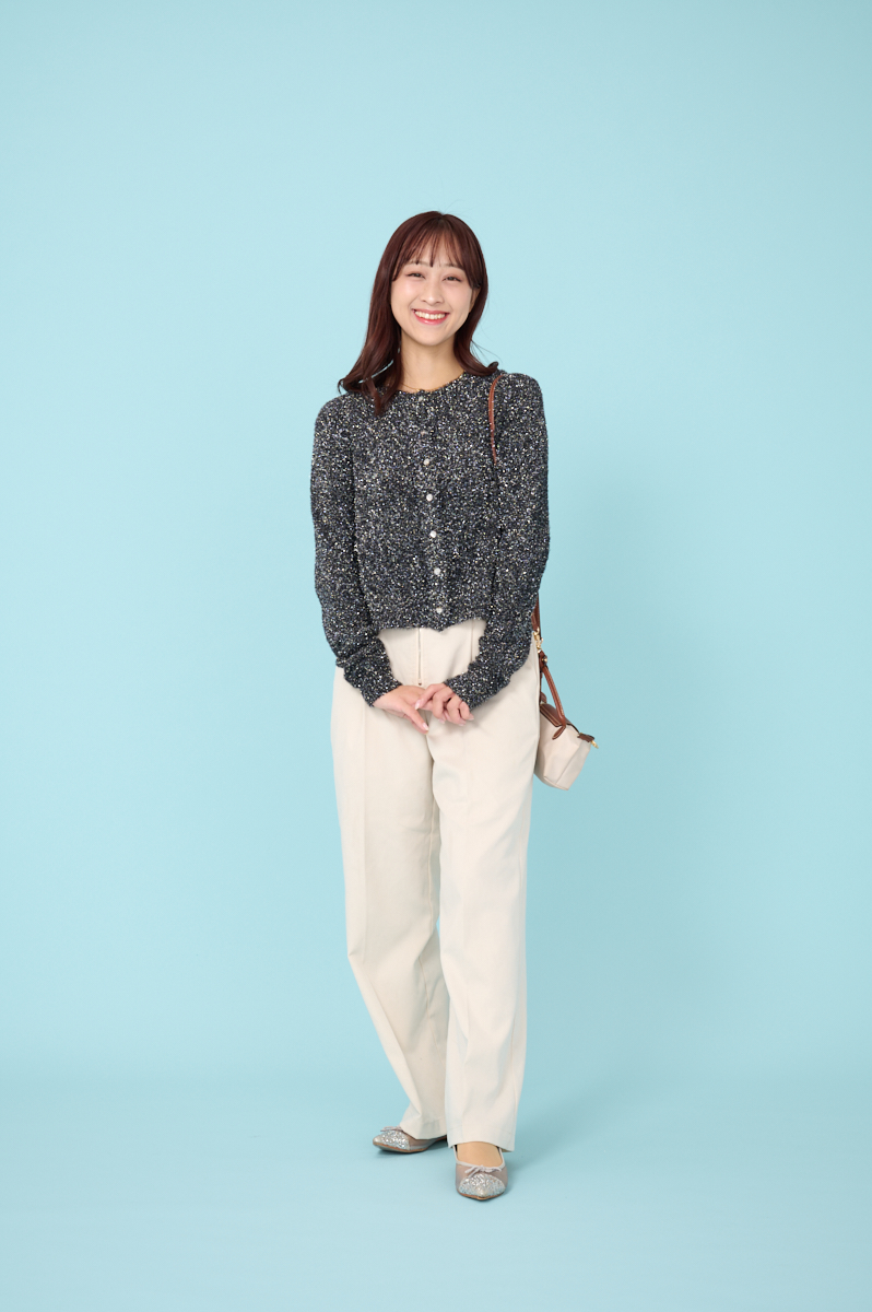 クラウドチームVERY堀莉奈の[UNIVERSALOVERALL]ラメニットカーディガンコーデ