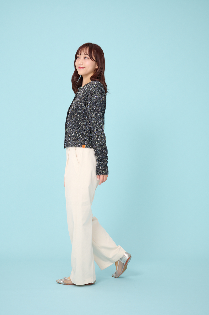 クラウドチームVERY堀莉奈の[UNIVERSALOVERALL]ラメニットカーディガンコーデ