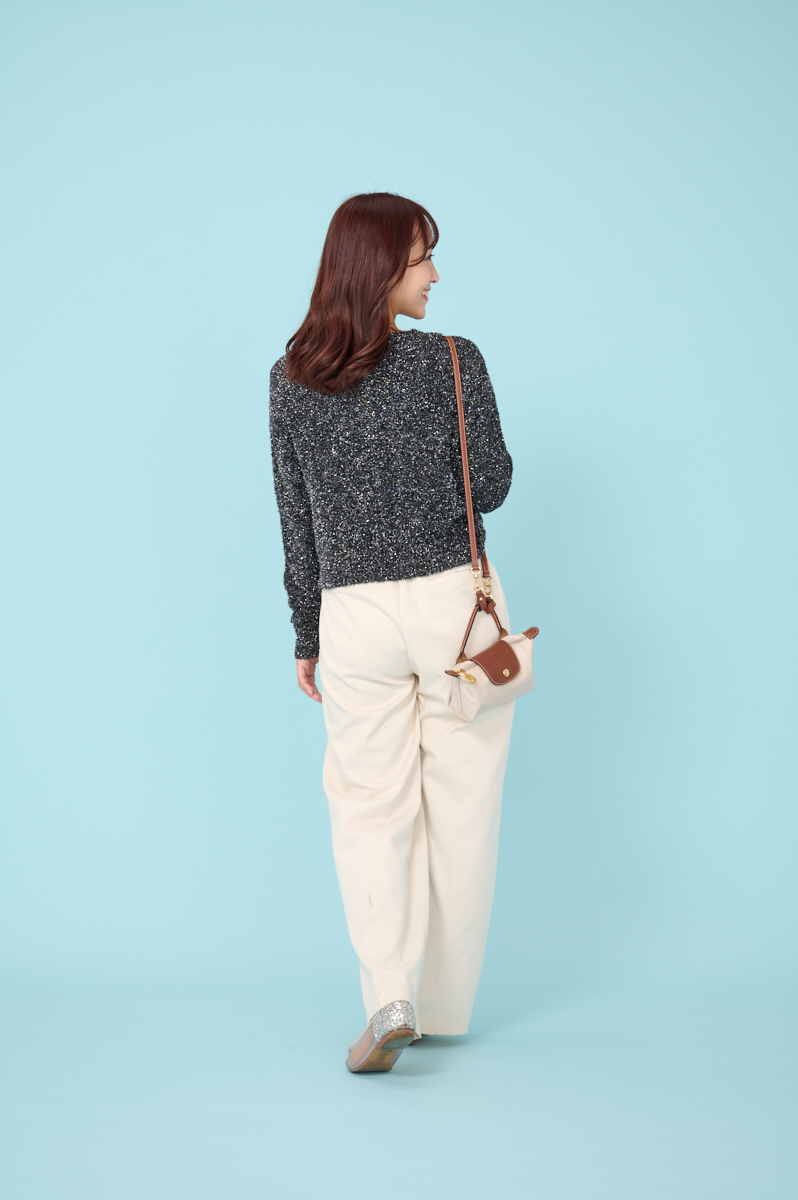 クラウドチームVERY堀莉奈の[UNIVERSALOVERALL]ラメニットカーディガンコーデ