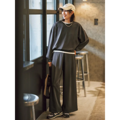 【帰省コーデ】はセットアップ×スニーカーでリラクシーな大人カジュアルに