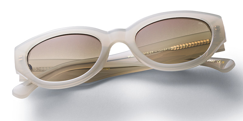 エキアビドの淡色カラーのサングラス