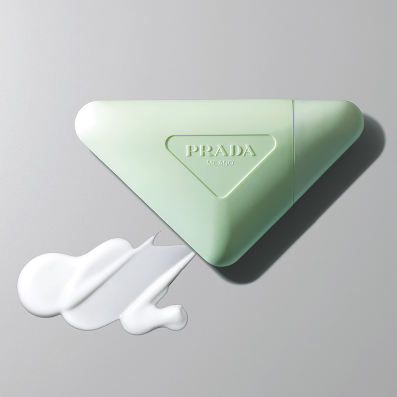2025/12/147_Prada.jpg