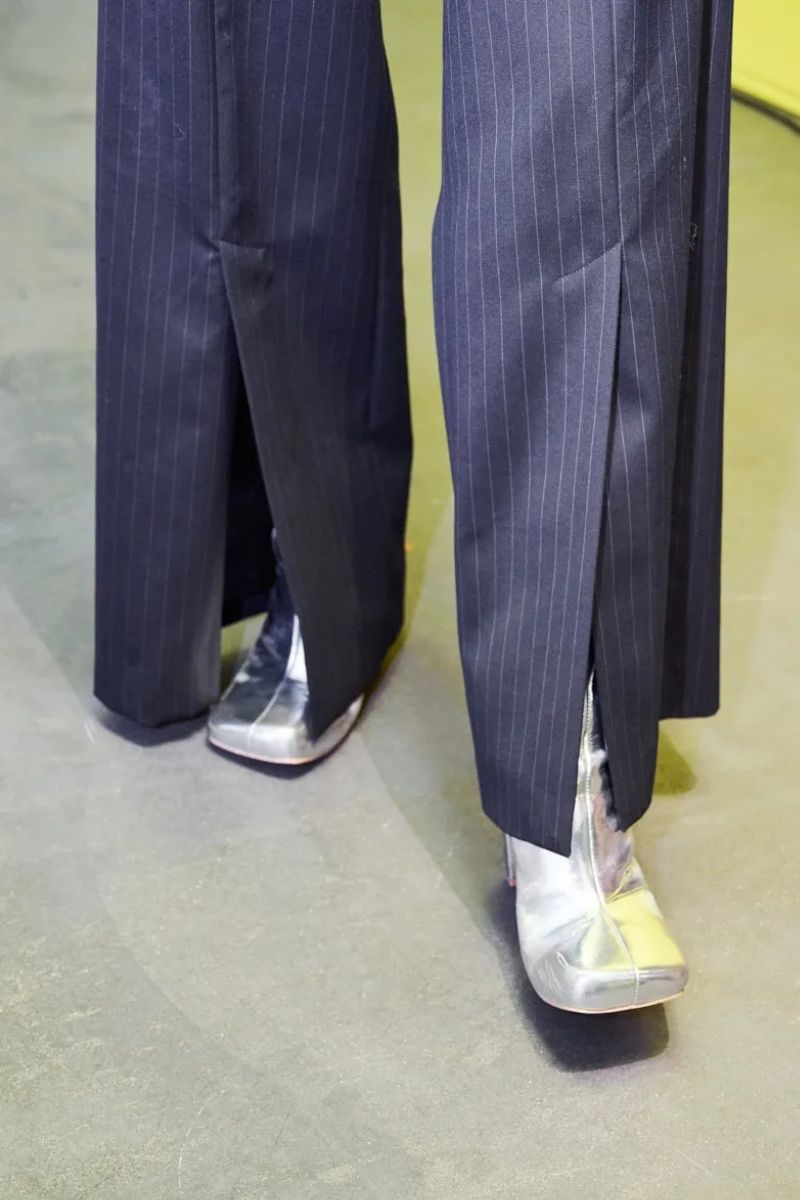 ELENDEEKのシルバーブーツ