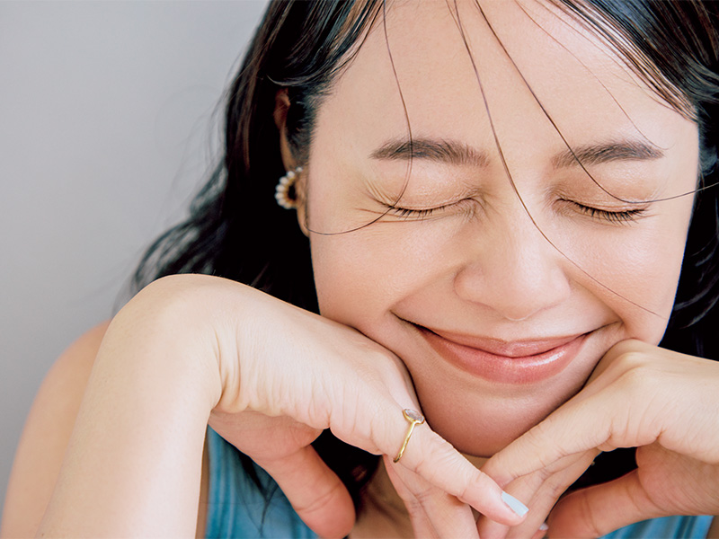 岸本セシルさんのぎゅっと目を瞑っている表情