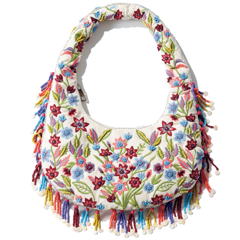 ZARAの刺繍入りバッグ