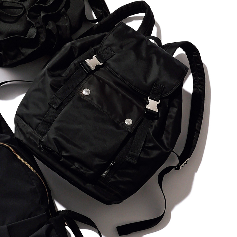 マッキントッシュの黒リュック