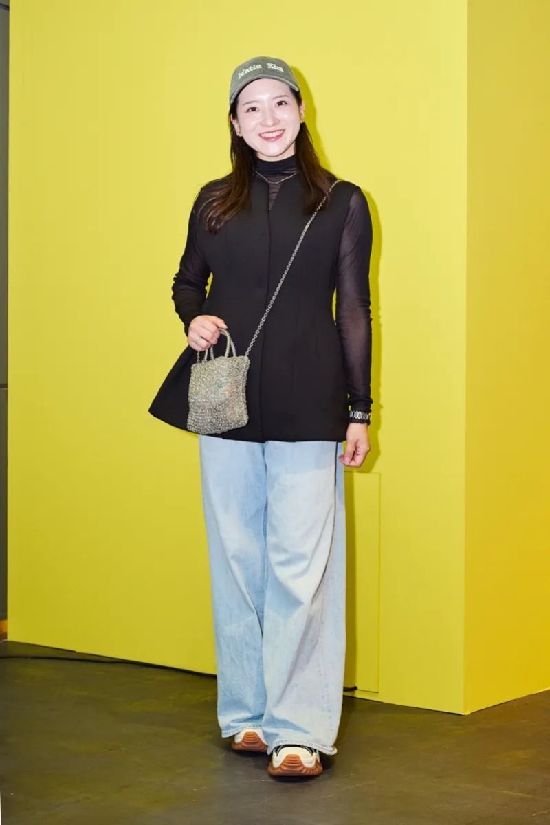 ジレを主役にしたカジュアルコーデにアンテプリマ『スタンダード ミニアトゥーラ』を取り入れたコーデ