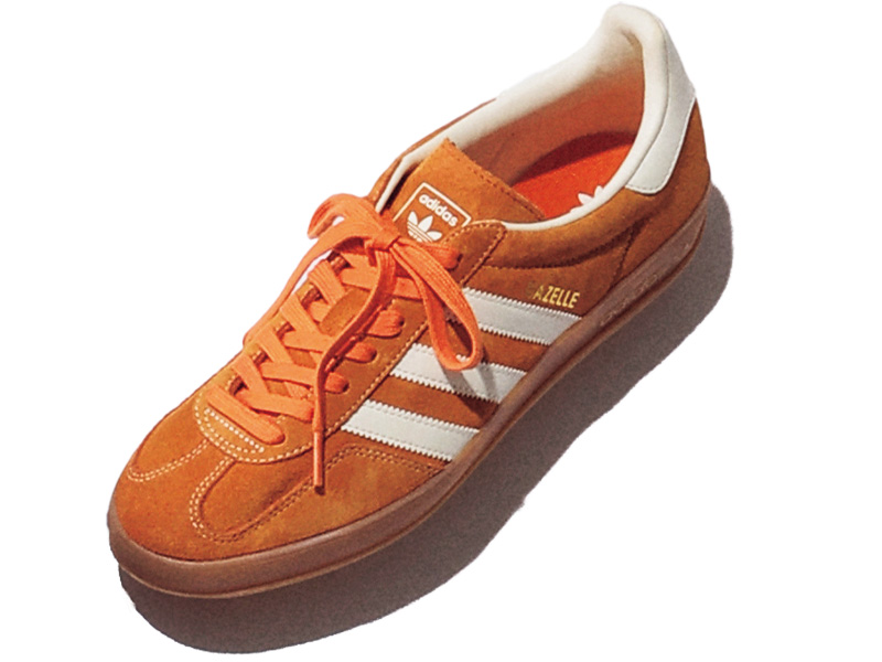 アディダス オリジナルスのオレンジのスニーカー