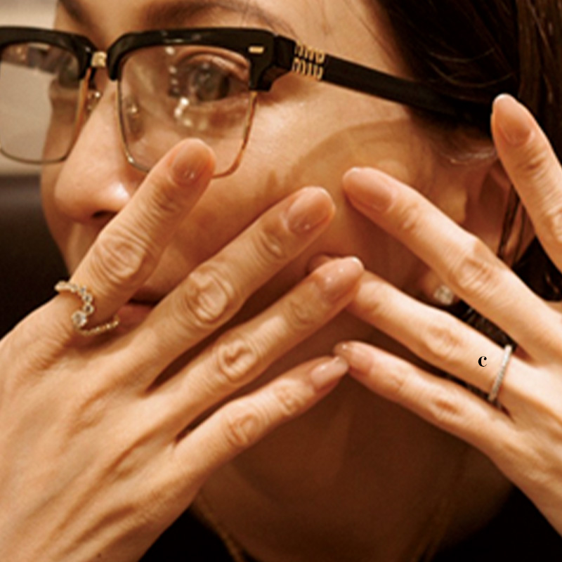 VERYライター高橋志津奈さんの手元コーデ