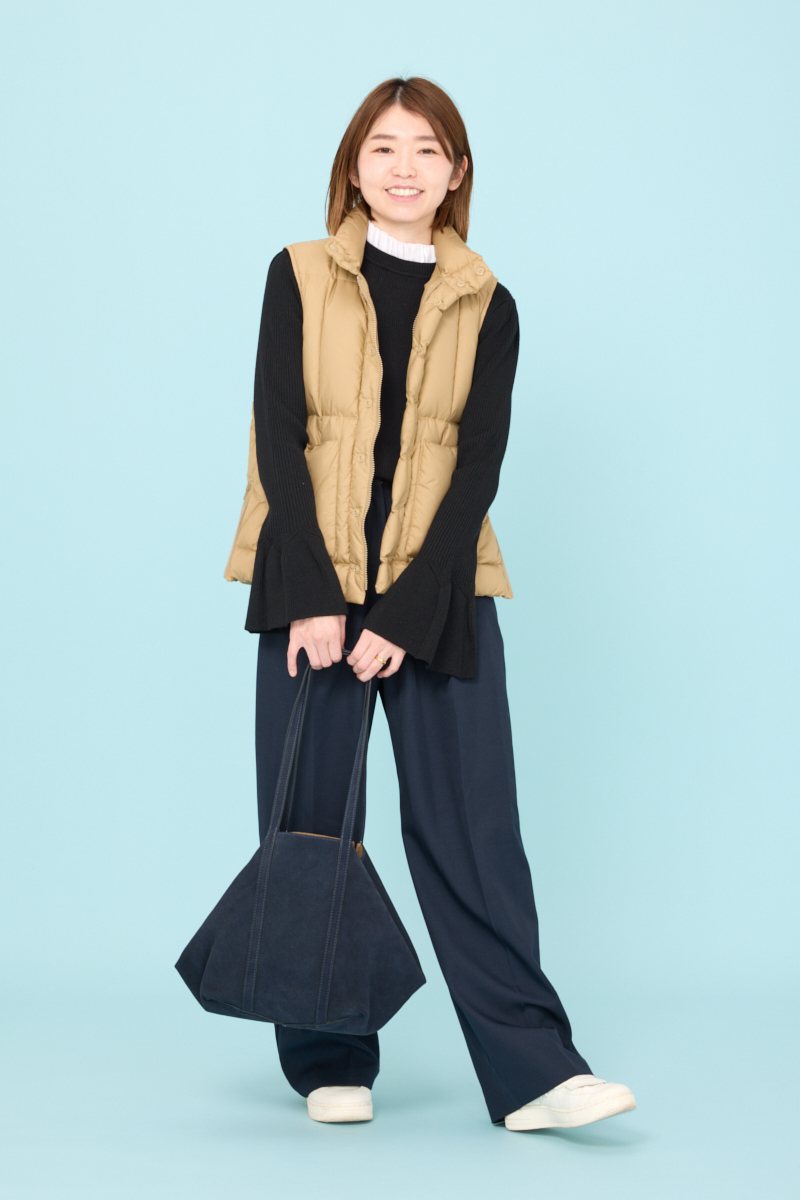 クラウドチームVERY山田絵梨の[AJUGA.]2WAYメロウハイネック衿付きニットコーデ