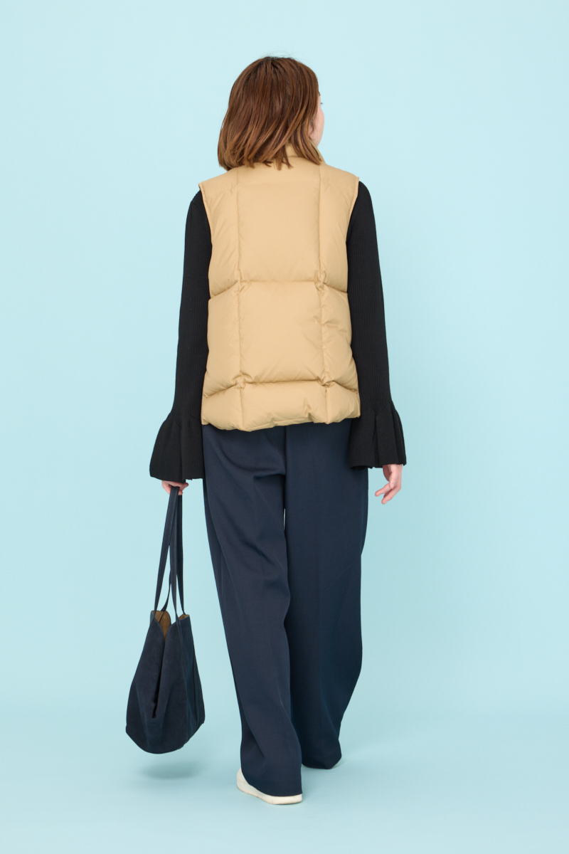 クラウドチームVERY山田絵梨の[AJUGA.]2WAYメロウハイネック衿付きニットコーデ