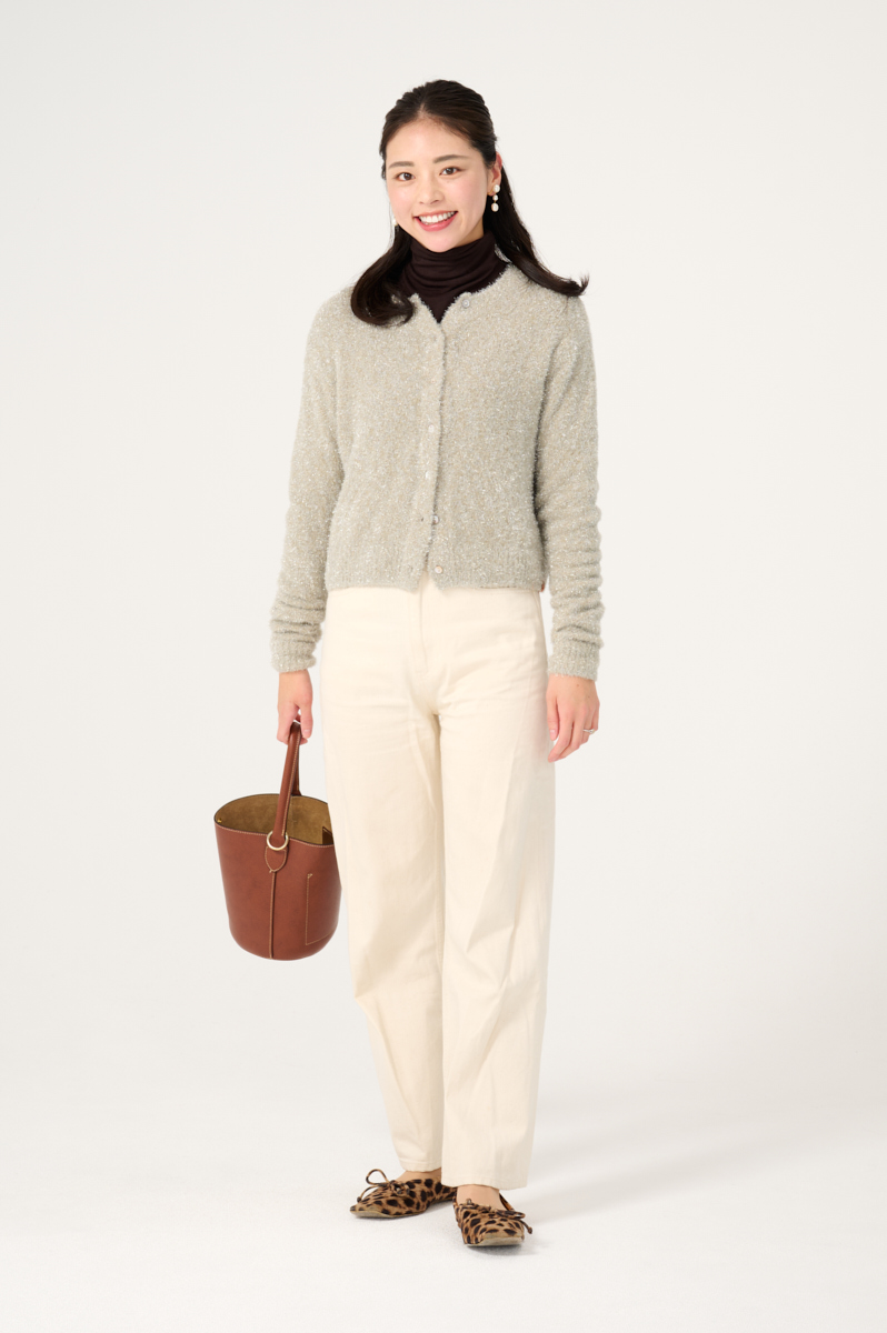 クラウドチームVERY加藤奈穂の[UNIVERSAL OVERALL]ラメニットカーディガンコーデ