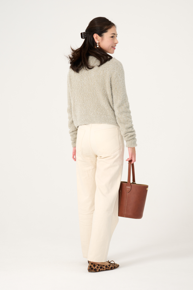 クラウドチームVERY加藤奈穂の[UNIVERSAL OVERALL]ラメニットカーディガンコーデ