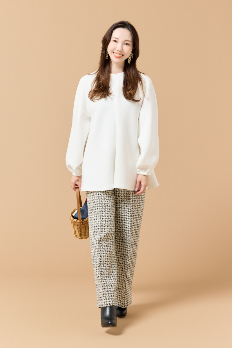 クラウドチームVERY佐藤恵久美の[THREE SQUARE]ショルダータックプルオーバーコーデ