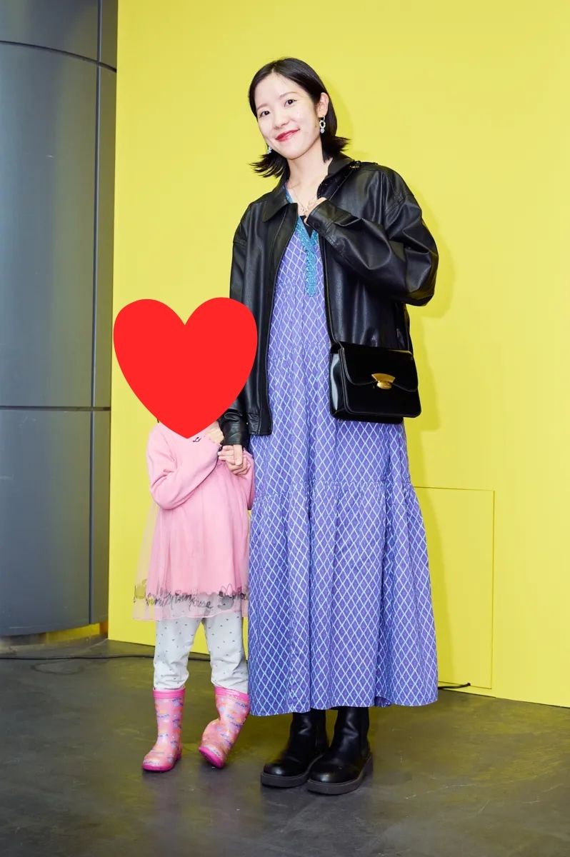 UNIQLOの厚底ショートブーツにヌキテパのワンピースを合わせた雨の日秋コーデ