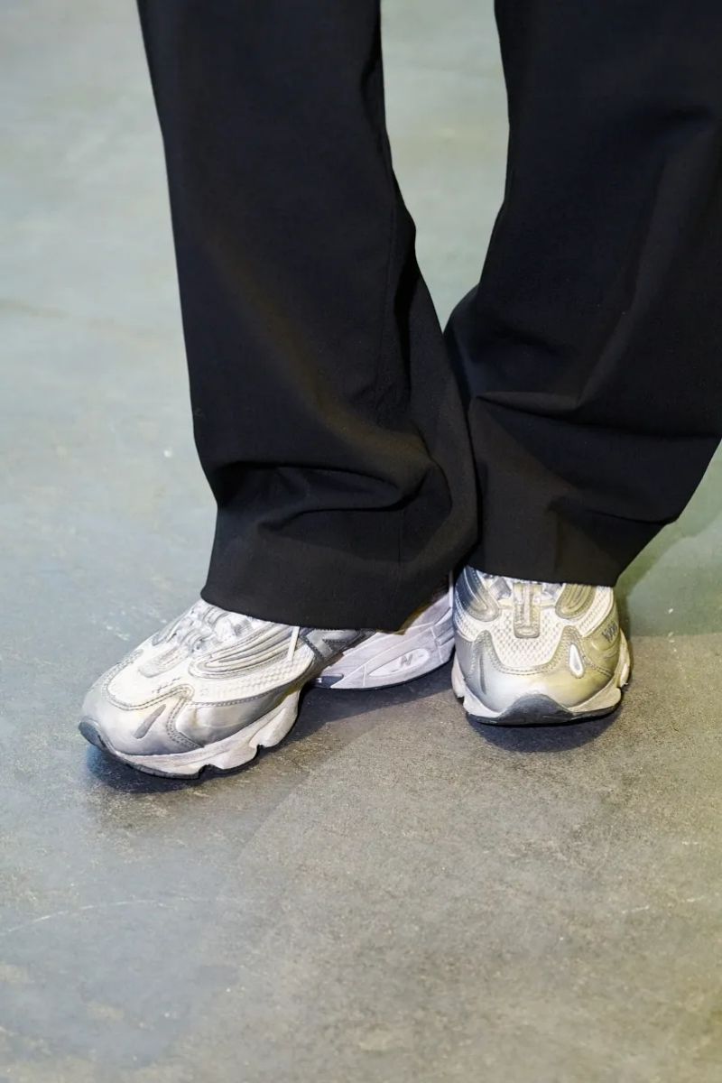 New Balance M1000G SILVERのシルバースニーカー