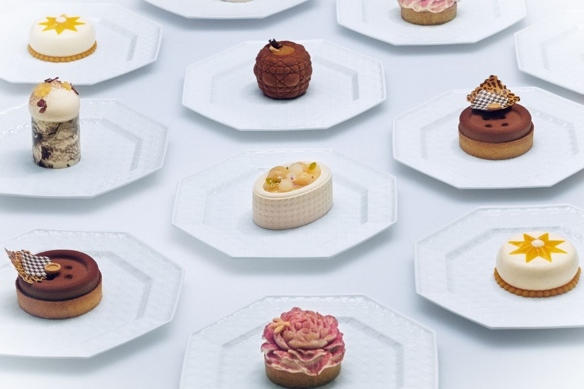 【左上から時計回りに】ラ ローズ デ ヴァン¥4,000 ル レディ¥4,000 ル ブトン¥4,000 ラ ローズ デ ヴァン¥4,000 ラ ローズ ア ラ フランボワーズ¥4,000 ル ブトン¥4,000 ル グランヴィル¥4,000 ロヴァール¥4,000