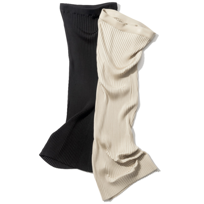 冬旅行におすすめのニットスカート（ウィム ガゼット）の置き画