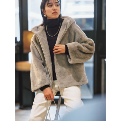 【ファーフーディ】はキレイめカジュアルに重宝！短丈で着膨れ回避も