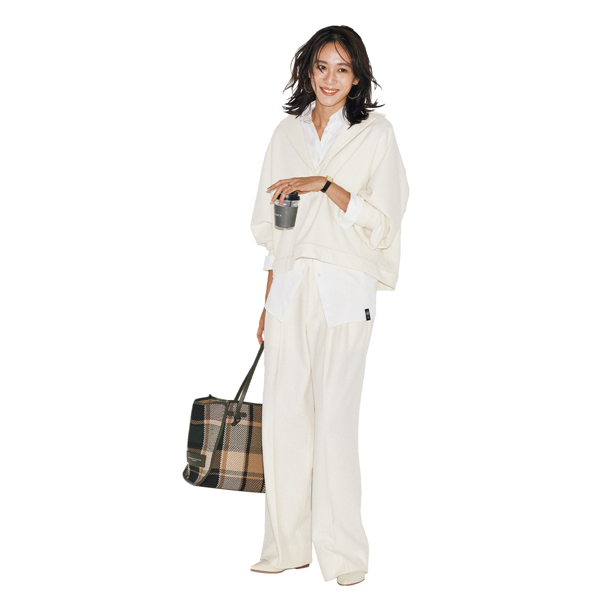 カオスのウール素材のホワイトのセットアップコーデ