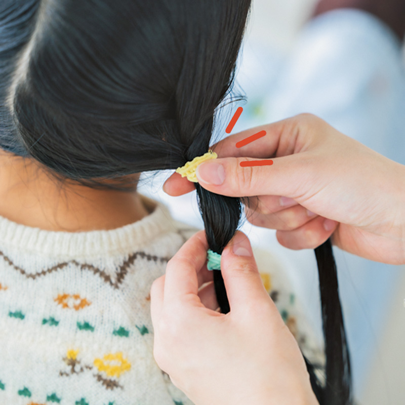 毛束を輪っかごとひとまとめにして結ぶ