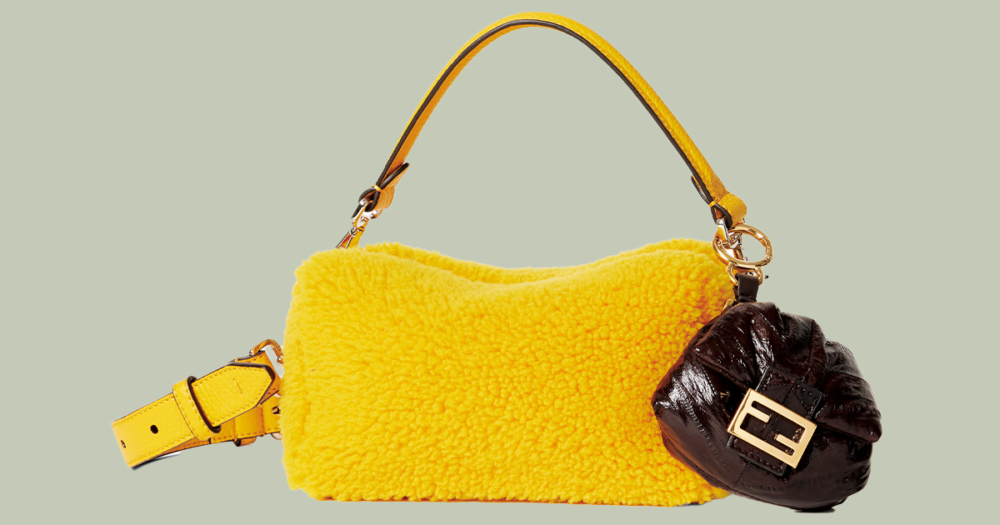 フェンディのもこもこシアリング素材のイエローのバッグ