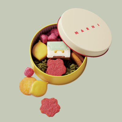 【ママ友ギフトに】ジャケ買い必至！映える「クッキー缶」が話題沸騰中