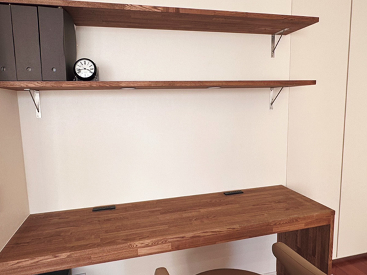 物が置いていないスッキリとした棚