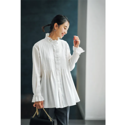 【発表会のママコーデ】フリルブラウスは1枚で華やか！長め丈で腰回りカバーも