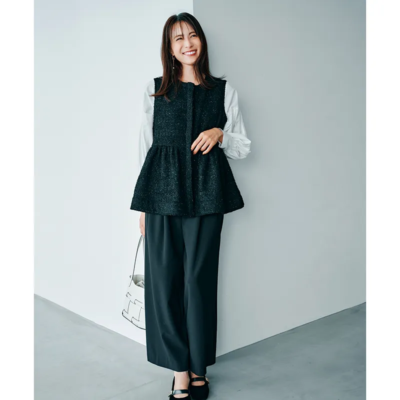 【発表会のママコーデ】ツイードジレ×ブラウスのモノトーンで華やぐ