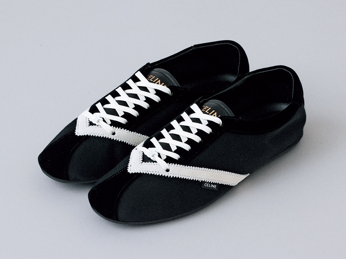 セリーヌの黒スニーカー